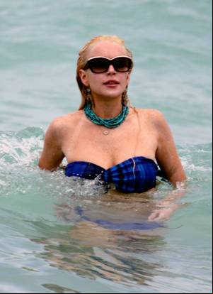 lindsay lohan topless beach boobs - Lindsay Lohan Blue Bikini Boob-Slip Candid Photos From Miami - Young chick  gets nailed